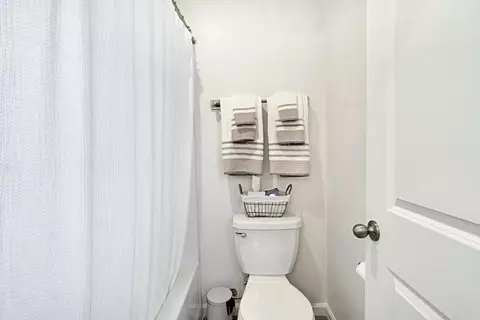 Bath - 4155 Dennis Ave, Clovis, CA 93619 photo 3 of 4