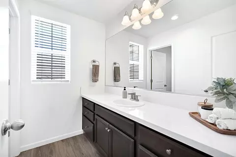 Bath - 4155 Dennis Ave, Clovis, CA 93619 photo 2 of 4