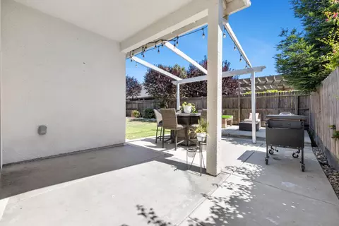 Exterior - 4112 Alamos Ave, Clovis, CA 93619 photo 6 of 8