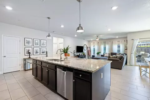 Kitchen - 4112 Alamos Ave, Clovis, CA 93619 photo 3 of 4