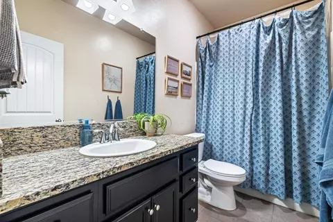 Bath - 4112 Alamos Ave, Clovis, CA 93619 photo 2 of 2
