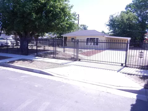 2413 S Sierra Vista Ave, Fresno, CA 93725