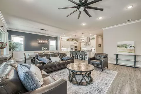 Living - 585 Bloom Ln, Clovis, CA 93619 photo 4 of 4