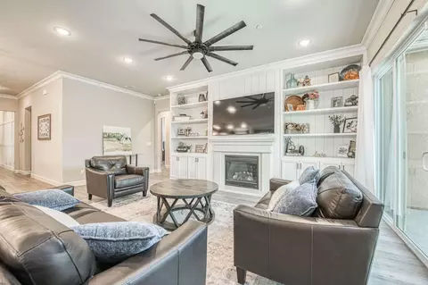 Living - 585 Bloom Ln, Clovis, CA 93619 photo 3 of 4