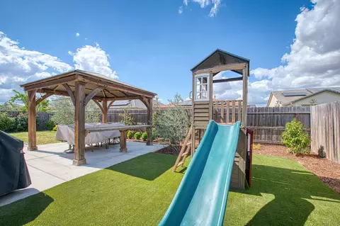 Exterior - 585 Bloom Ln, Clovis, CA 93619 photo 6 of 12