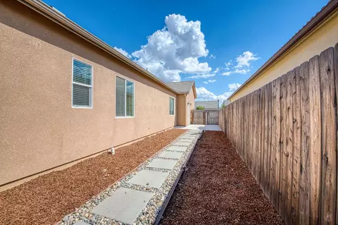 Exterior - 585 Bloom Ln, Clovis, CA 93619 photo 11 of 12
