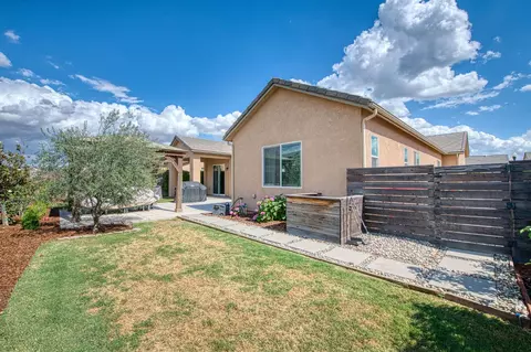 Exterior - 585 Bloom Ln, Clovis, CA 93619 photo 10 of 12