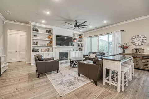 Living - 585 Bloom Ln, Clovis, CA 93619 photo 2 of 4