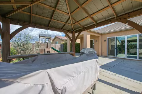 Exterior - 585 Bloom Ln, Clovis, CA 93619 photo 12 of 12