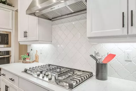 Kitchen - 585 Bloom Ln, Clovis, CA 93619 photo 4 of 5