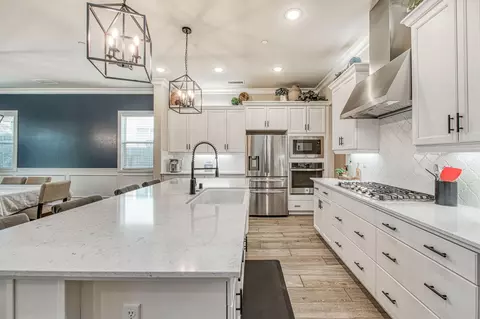 Kitchen - 585 Bloom Ln, Clovis, CA 93619 photo 3 of 5