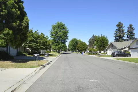 1879 El Paso Ave, Fresno, CA 93720