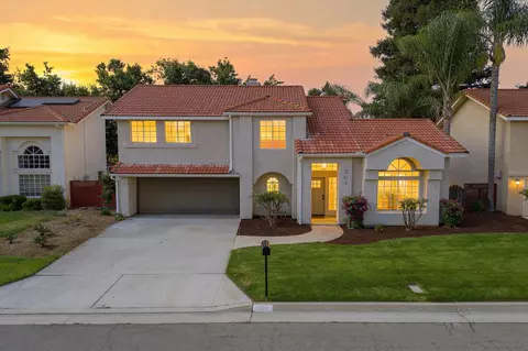 364 E Marwood Ln, Fresno, CA 93720