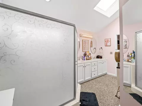 Bath - 1012 Fedora Ave, Clovis, CA 93612 photo 5 of 7