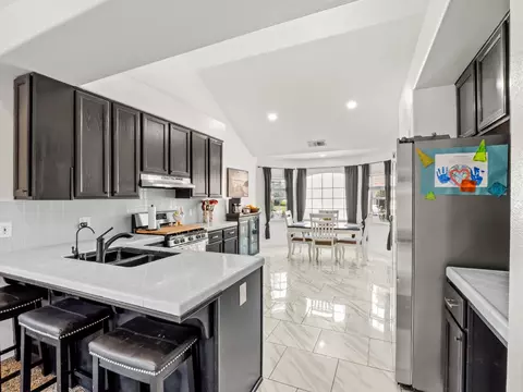 Kitchen - 1012 Fedora Ave, Clovis, CA 93612 photo 2 of 6