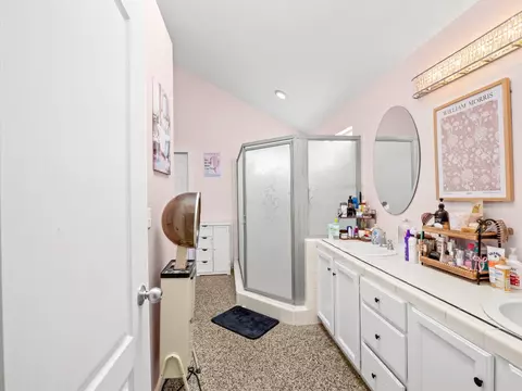 Bath - 1012 Fedora Ave, Clovis, CA 93612 photo 3 of 7