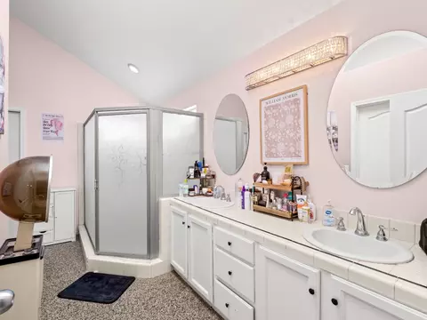 Bath - 1012 Fedora Ave, Clovis, CA 93612 photo 2 of 7