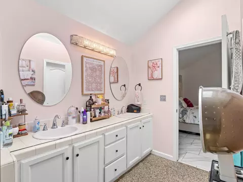 Bath - 1012 Fedora Ave, Clovis, CA 93612 photo 6 of 7