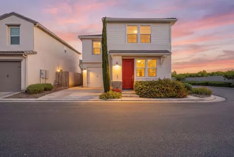 Exterior - 3714 Connected Pl, Clovis, CA 93619 photo 1 of 9