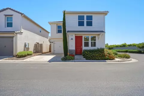 Exterior - 3714 Connected Pl, Clovis, CA 93619 photo 2 of 9