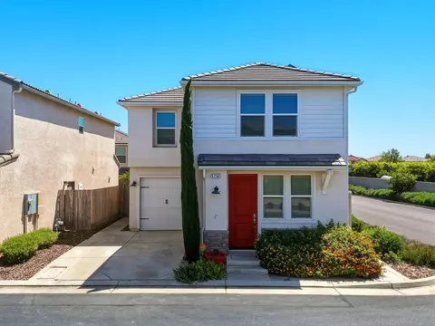 Exterior - 3714 Connected Pl, Clovis, CA 93619 photo 5 of 9