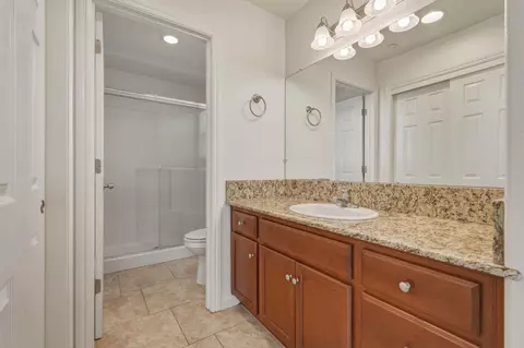 Bath - 3714 Connected Pl, Clovis, CA 93619 photo 4 of 5