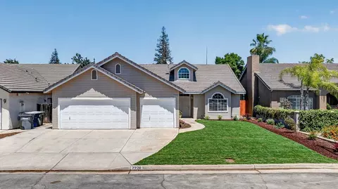2228 E Yeargin Dr, Fresno, CA 93720