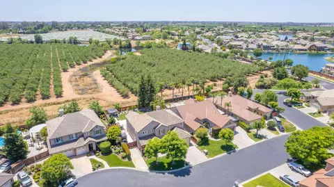View/Area - 11079 E Mitchell Peak Way, Clovis, CA 93619 photo 4 of 5