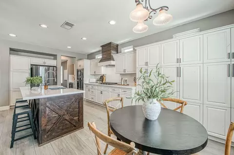 Kitchen - 11079 E Mitchell Peak Way, Clovis, CA 93619 photo 3 of 6