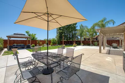 Exterior - 11079 E Mitchell Peak Way, Clovis, CA 93619 photo 7 of 10
