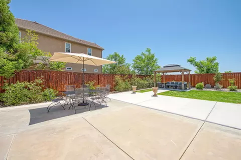 Exterior - 11079 E Mitchell Peak Way, Clovis, CA 93619 photo 6 of 10
