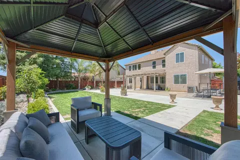 Exterior - 11079 E Mitchell Peak Way, Clovis, CA 93619 photo 2 of 10