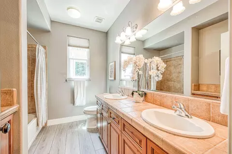 Bath - 11079 E Mitchell Peak Way, Clovis, CA 93619 photo 1 of 4