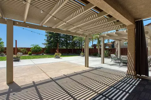Exterior - 11079 E Mitchell Peak Way, Clovis, CA 93619 photo 5 of 10