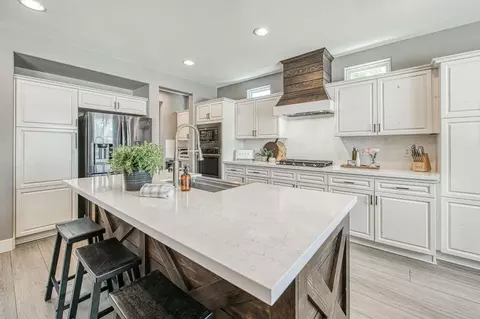 Kitchen - 11079 E Mitchell Peak Way, Clovis, CA 93619 photo 2 of 6