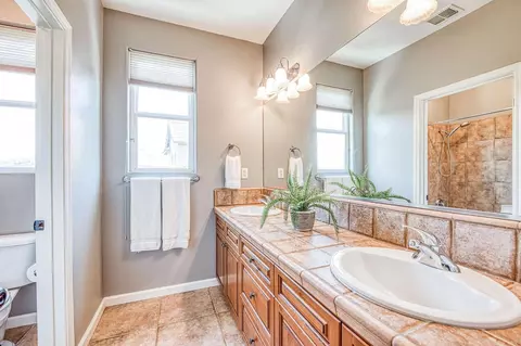 Bath - 11079 E Mitchell Peak Way, Clovis, CA 93619 photo 2 of 4