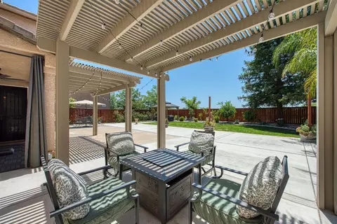 Exterior - 11079 E Mitchell Peak Way, Clovis, CA 93619 photo 4 of 10
