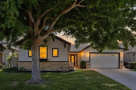 530 Seaport Village Dr, Livingston, CA 95334