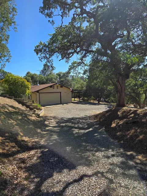 36846 Batti Rd, Coarsegold, CA 93614