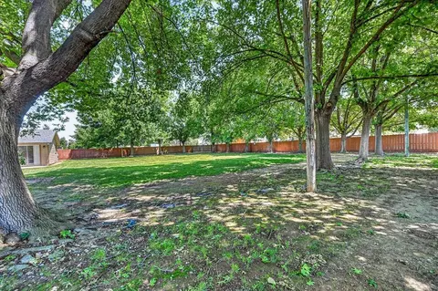 Exterior - 1185 N Locan Ave, Clovis, CA 93619 photo 6 of 8