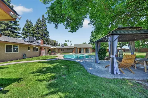 Exterior - 1185 N Locan Ave, Clovis, CA 93619 photo 5 of 8