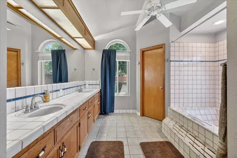 Bath - 1185 N Locan Ave, Clovis, CA 93619 photo 5 of 7