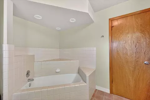 Bath - 1185 N Locan Ave, Clovis, CA 93619 photo 3 of 7