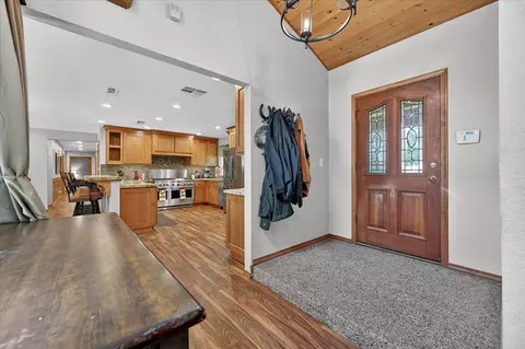Entry Way - 1185 N Locan Ave, Clovis, CA 93619 photo 1 of 2