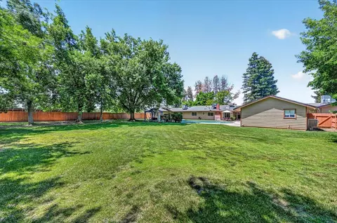 Exterior - 1185 N Locan Ave, Clovis, CA 93619 photo 7 of 8