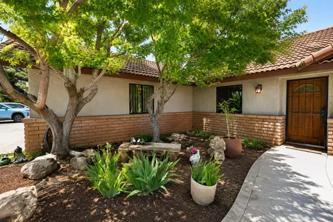 Exterior - 605 W Polson Ave, Clovis, CA 93612 photo 14 of 17