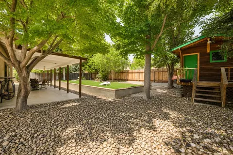 Exterior - 605 W Polson Ave, Clovis, CA 93612 photo 8 of 17