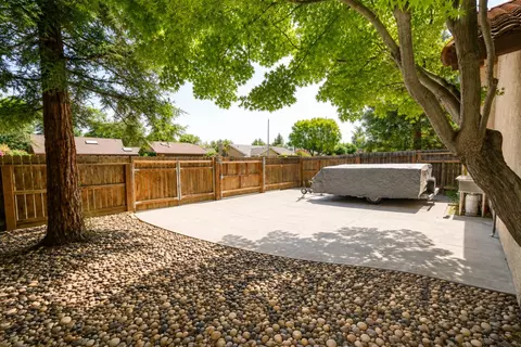 Exterior - 605 W Polson Ave, Clovis, CA 93612 photo 7 of 17