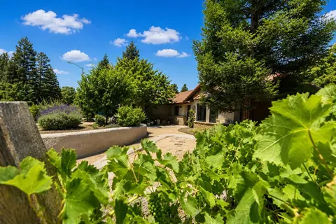 Exterior - 605 W Polson Ave, Clovis, CA 93612 photo 3 of 17