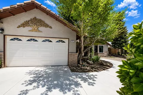 605 W Polson Ave, Clovis, CA 93612